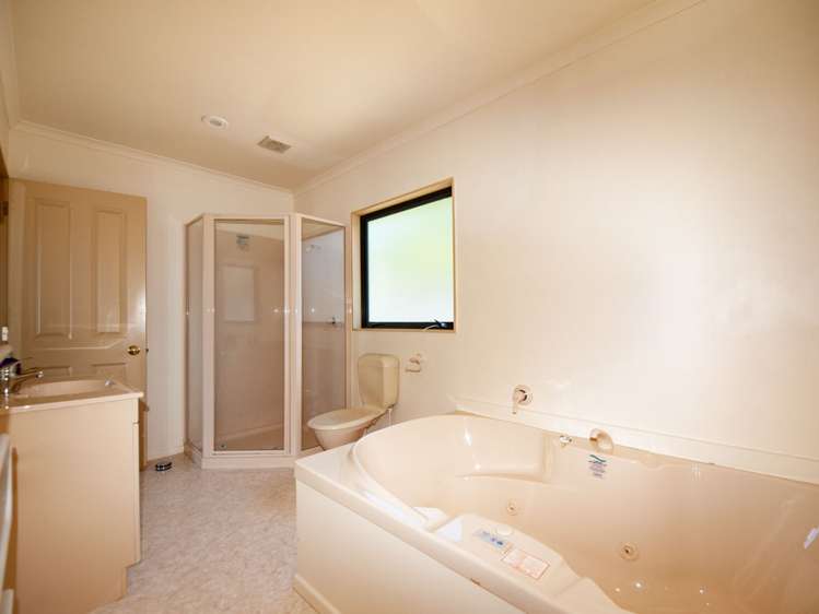 27 Derry Hill Churton Park_12