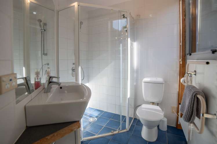 132 Wynyard Crescent Fernhill/Sunshine Bay_16