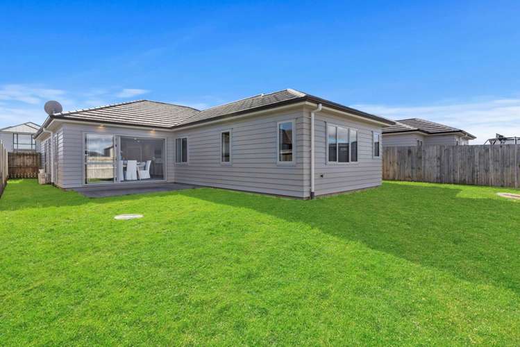 23 Soaring Bird Drive Takanini_13