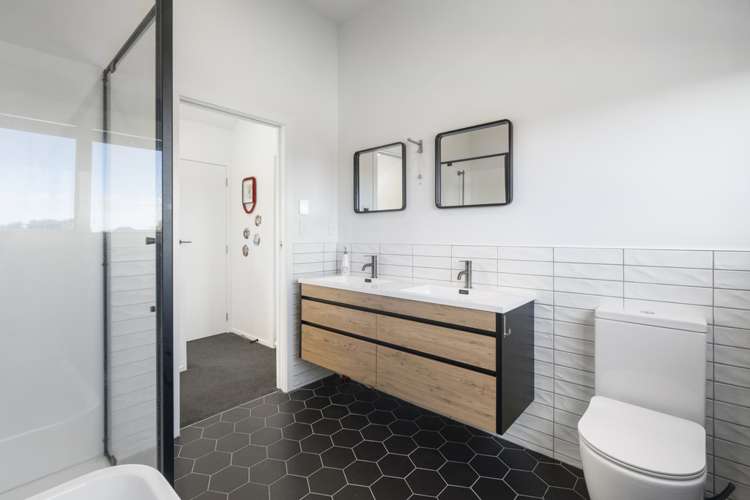 2/9 Steen Place Mangere Bridge_12