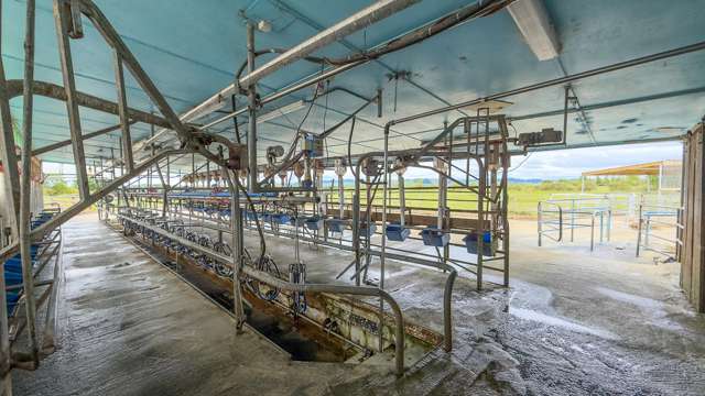 108 Canal West Road Waitakaruru_3