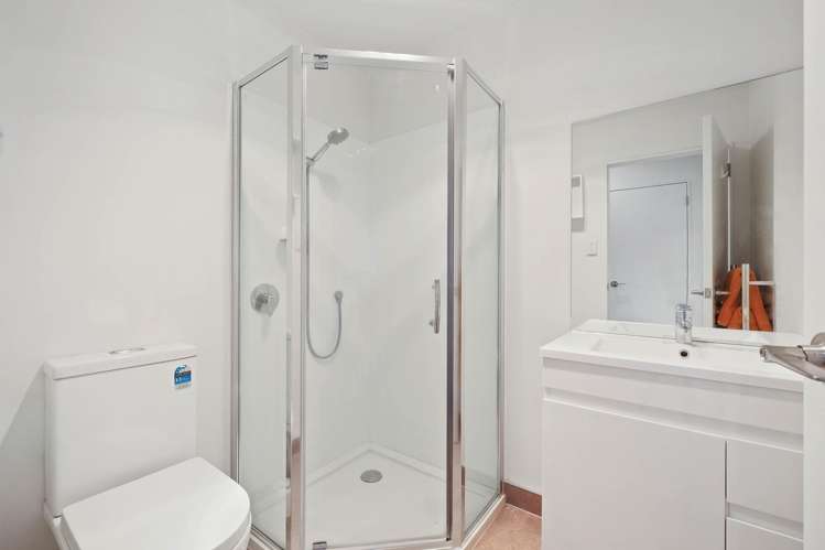 3/6 South Pacific Place Henderson_17