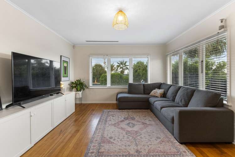 75 Commissariat Road Mount Wellington_3