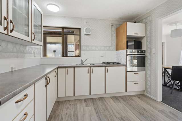 10 Mcenroe Grove Naenae_4