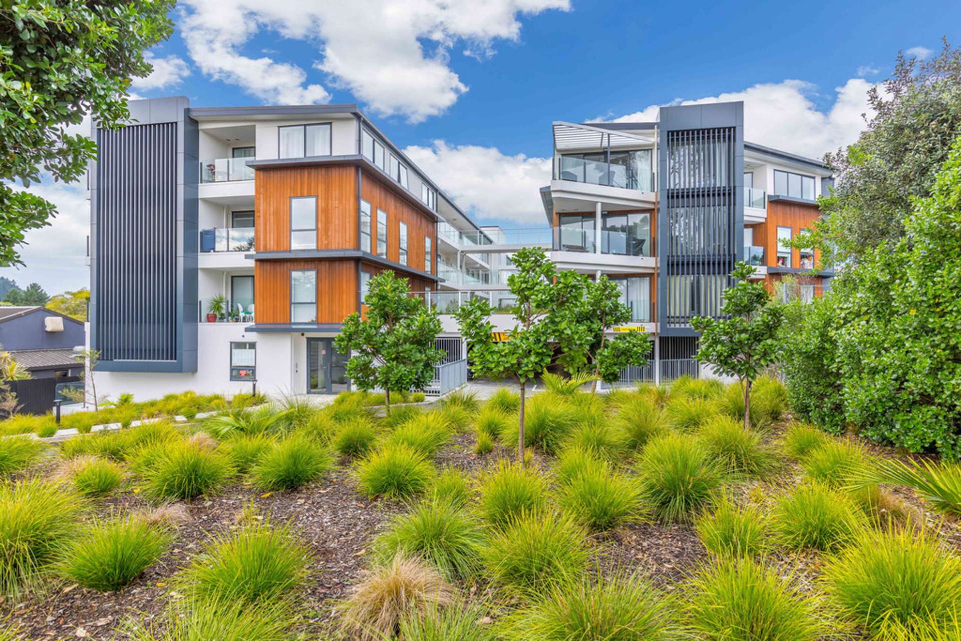 215/8 Thompson Park Road Mount Wellington_0