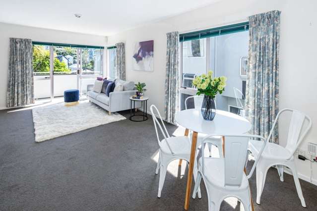16/20 Thompson Street Mount Cook_3