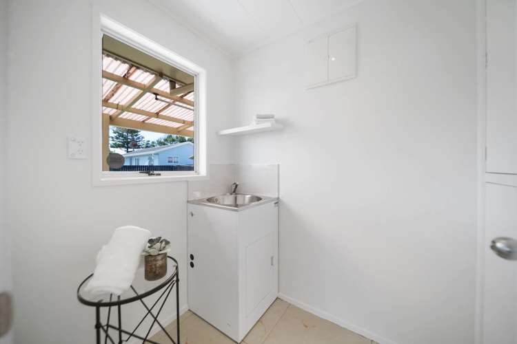 17 Sandrine Avenue Clover Park_11