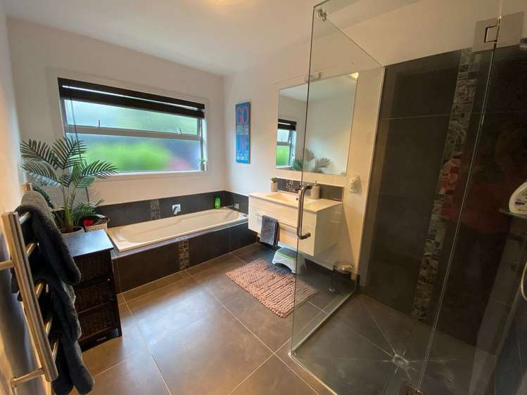 6 Chestnut Close Kelvin Grove_13