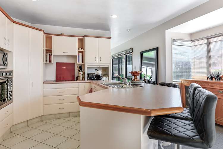 21 Ayrshire Drive Grandview Heights_11