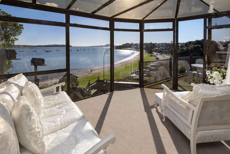 84 The Parade Island Bay_7