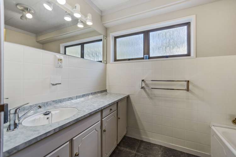 6 Marlowe Drive Leamington_17