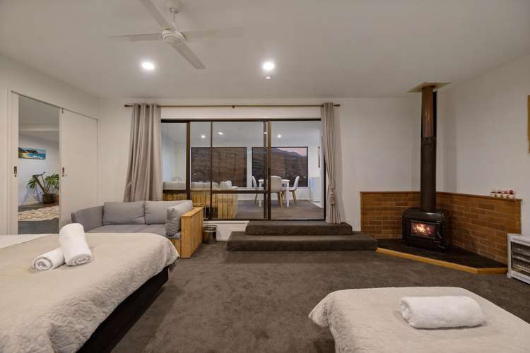 22 Golden Terrace Queenstown_11