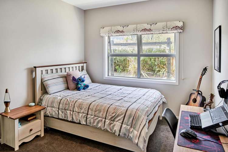 25 Paparoa Crescent Aotea_13