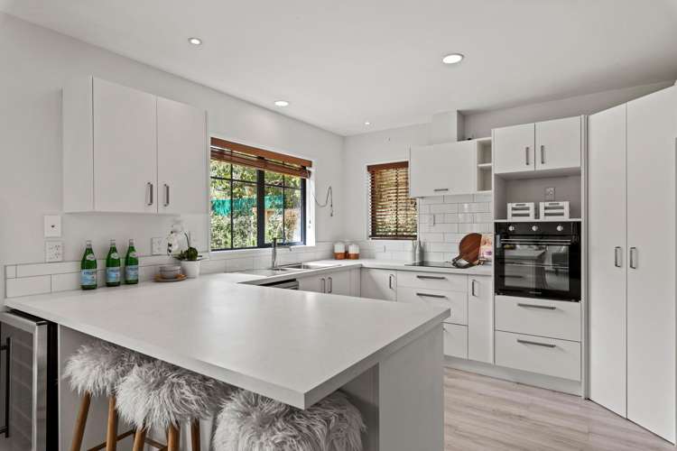 61 Travis Country Drive Burwood_9