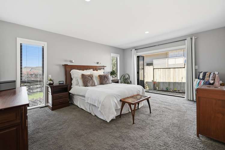 2 Benmore Crescent Pyes Pa_17