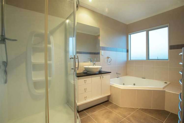 15 Gibbston Crescent Flat Bush_9