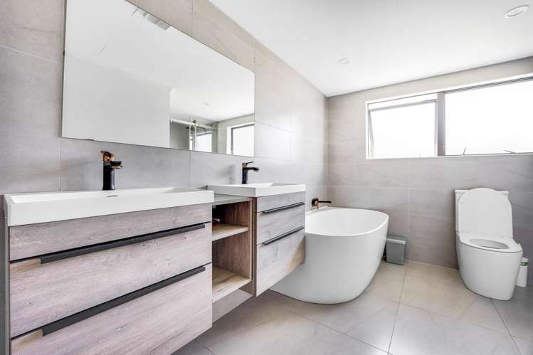 2/42 Kiwi Esplanade Mangere Bridge_11