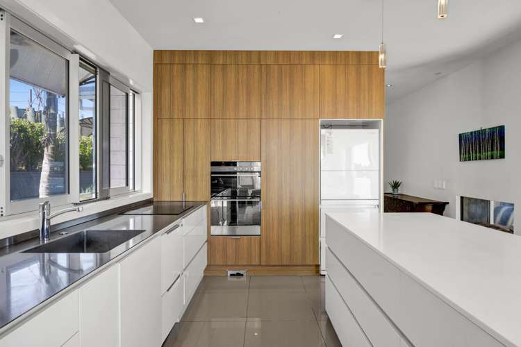 16 Links Drive Waiwhakaiho_3