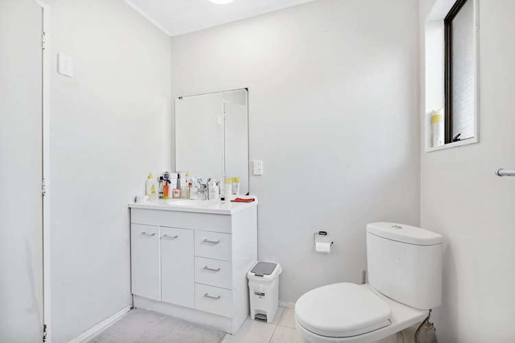 2/7 Volta Place Clendon Park_10