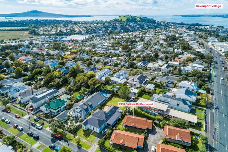 3/136 Calliope Road Stanley Point_24