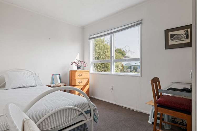 2 Shelley Crescent Stoke_11