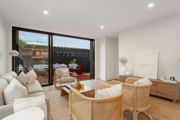 2/143 Weston Road_3