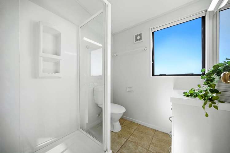 2/172 Chivalry Road Glenfield_14