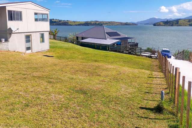 WATER VIEWS AND MOTIVATED VENDORS