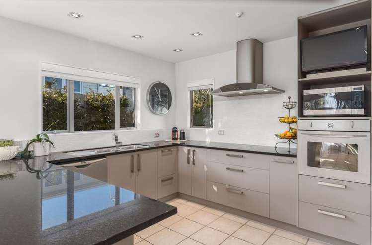 2/25 Napier Avenue Takapuna_6