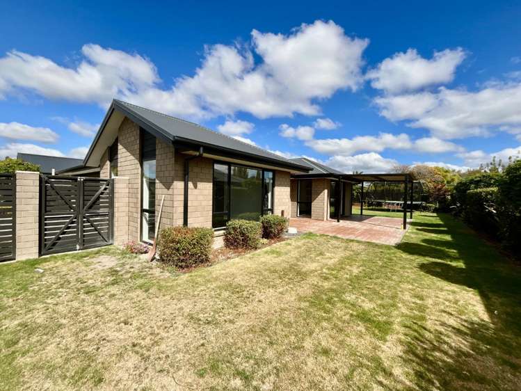 54 Grayshott Avenue 1411_23