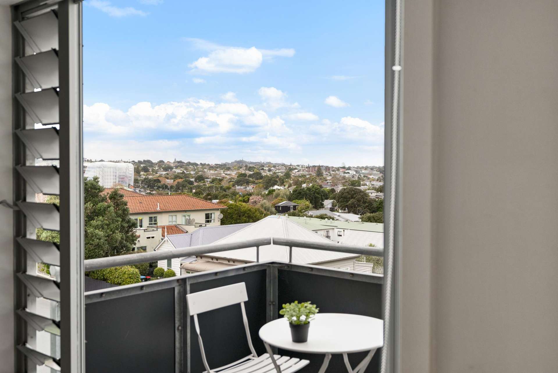 10/2 Western Springs Road Kingsland_0