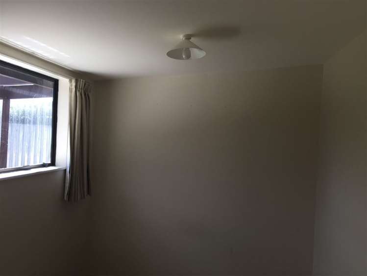 2 School Lane Kirwee_13