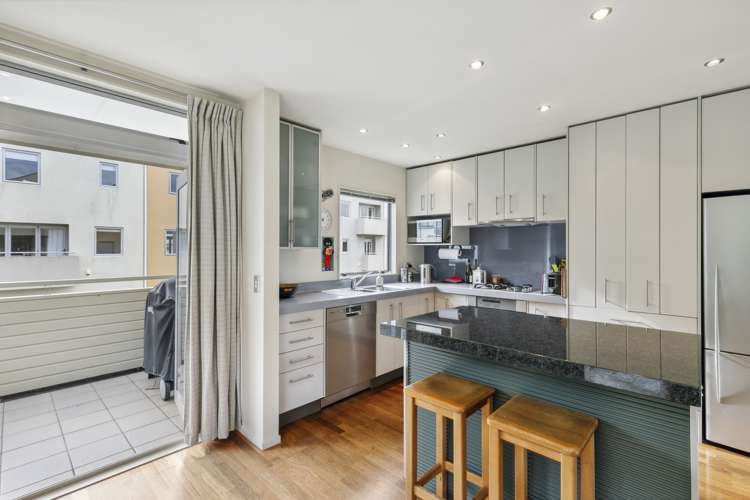 83/305 Evans Bay Parade Hataitai_6