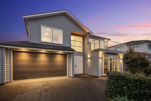 Spacious Seaview Classic in Orewa