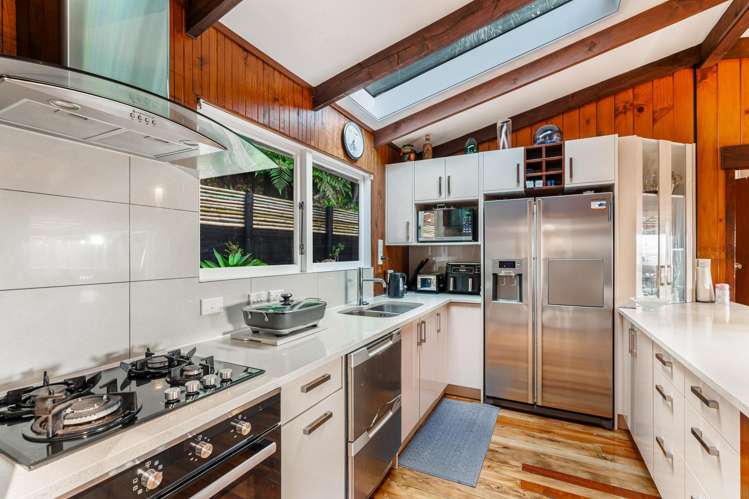 894 West Coast Road Waiatarua_5