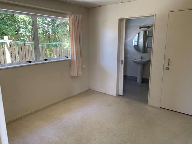 1/3 Whimp Avenue (Downstairs Unit) Onerahi_3