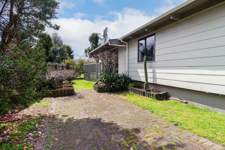 20 Milton Grove Owhata_19