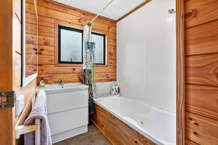 2006A State Highway 1 Whakapara_21