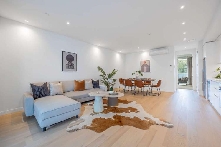 119/223A Greenlane West 1662_2