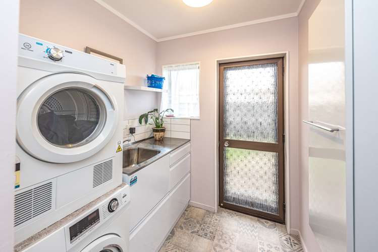 3 Warwick Place Springvale_12