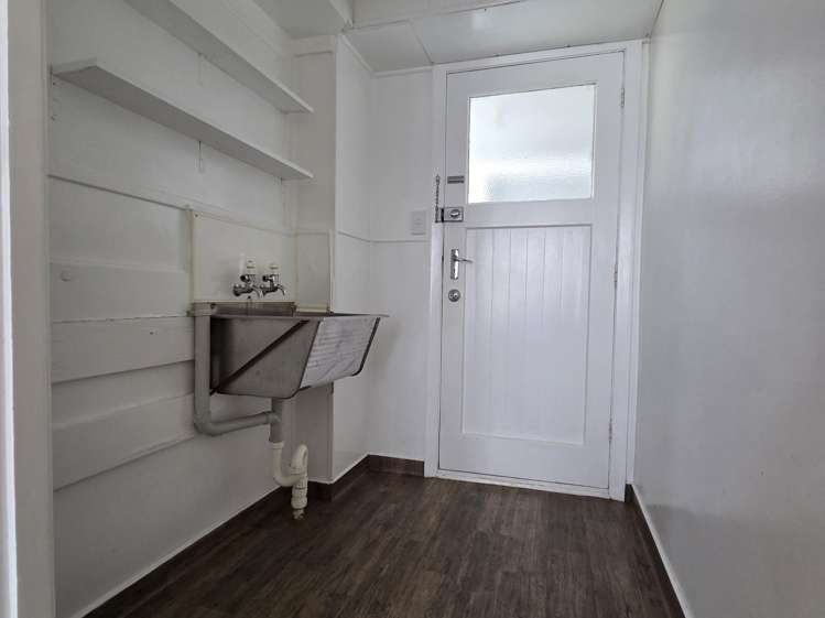 8B Devon Place Cannons Creek_13