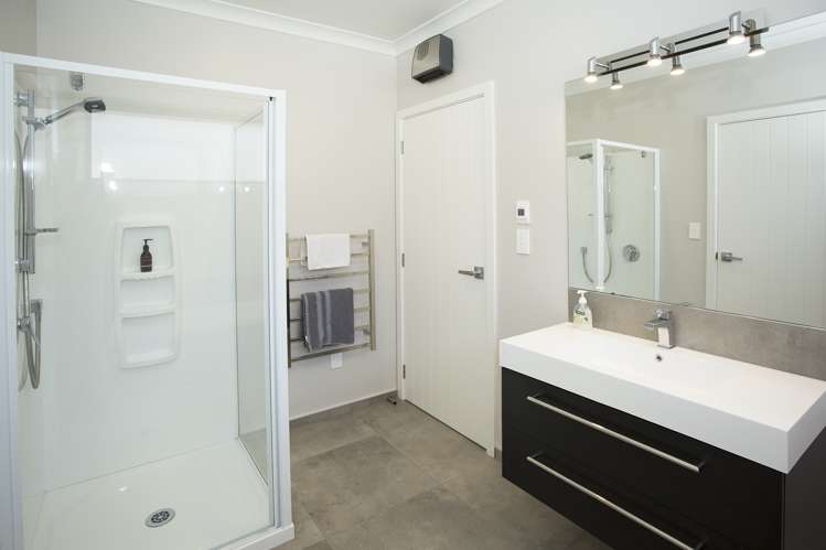 32 Charlesworth Drive Allenton_16