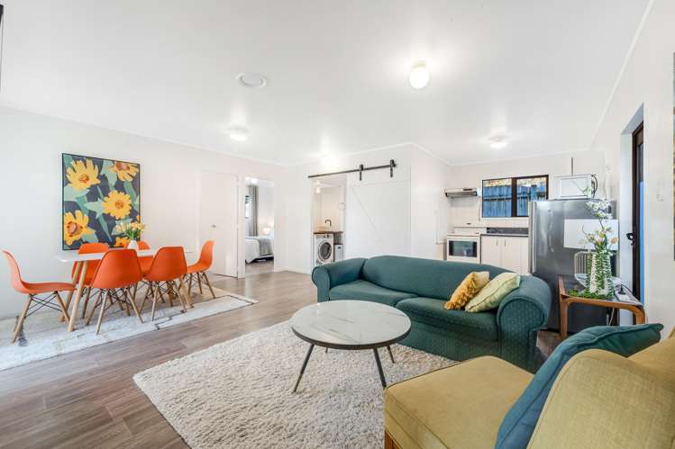 12 Sandrine Avenue Clover Park_11