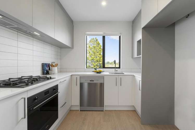 10 Paraone Crescent Conifer Grove_7