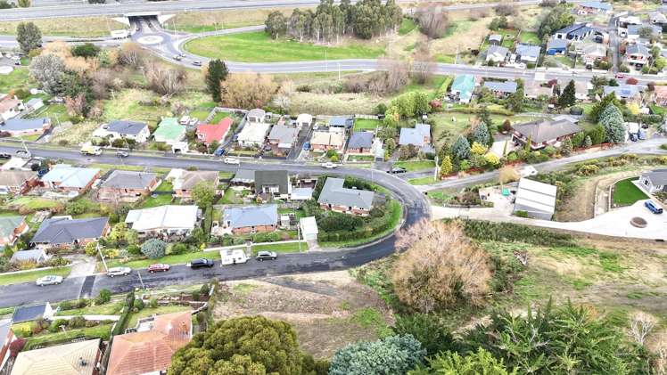 40 and 42 Waldron Crescent Green Island_17