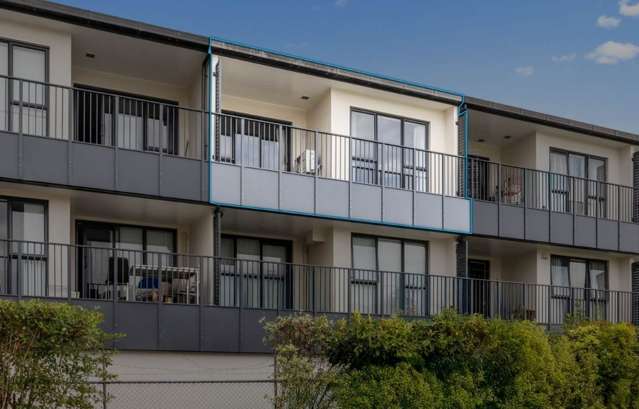 Convenient Apartment Living Near Transport & Shops