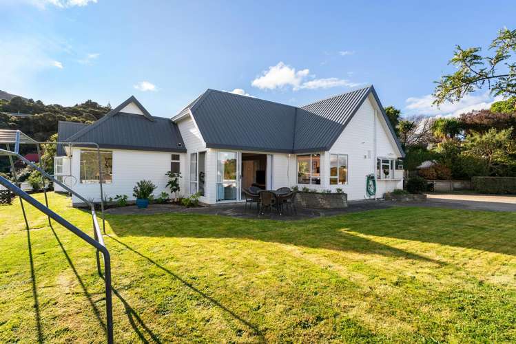 69 Thatcher Crescent Crofton Downs_20