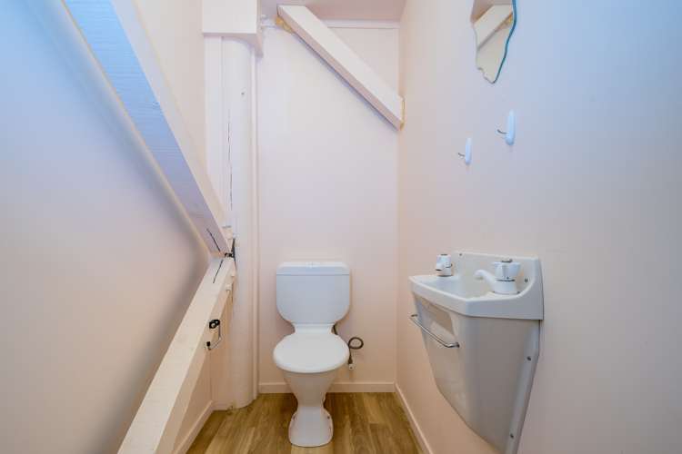 16 Iwa Road The Wood_8