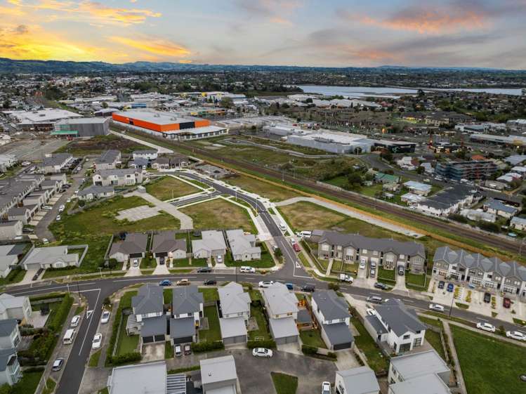 24 Soaring Bird Drive Takanini_36