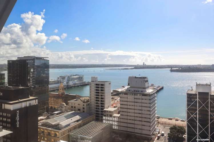 2202/10 Commerce Street City Centre_13